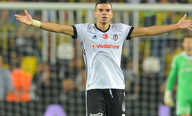 Pepe'ye Beşiktaş'tan Ümit Besen'li kutlama
