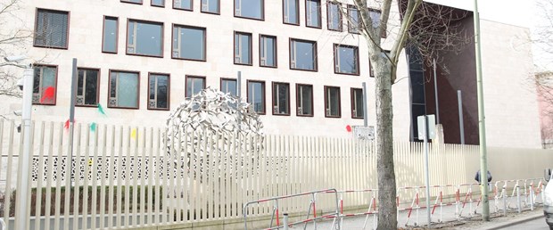 Almanya'daki Türk Büyükelçiliği'ne boyalı saldırı