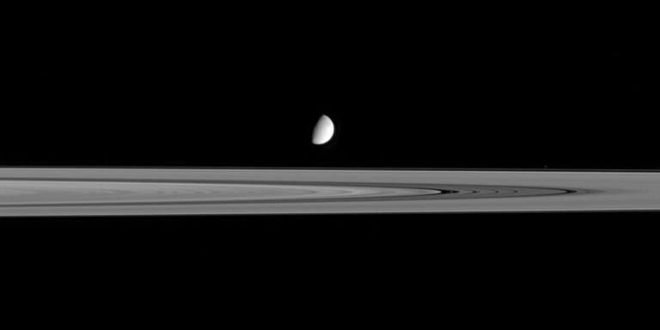 Satürn’ün ayı Enceladus’ta hayat olasılığı artıyor