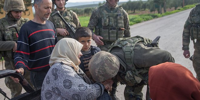 Afrin'de 29 noktada yiyecek ve hijyen paketleri dağıtıldı