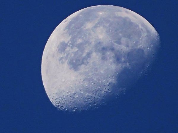 Rus kozmonot uzaydan Ay'ın batışını yayınladı