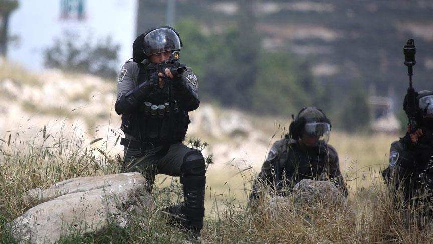 İsrail askerleri 15 Filistinliyi gözaltına aldı