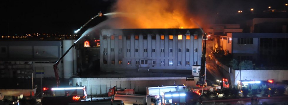 Kemalpaşa'da fabrikada yangın