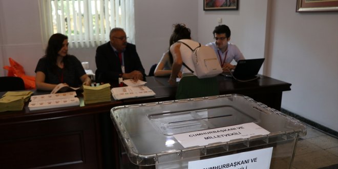 Gürcistan'da oy verme işlemi başladı