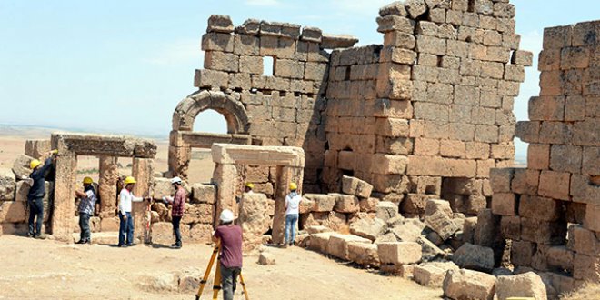 Tarihi kalede kazı çalışmalarına yeniden başlandı