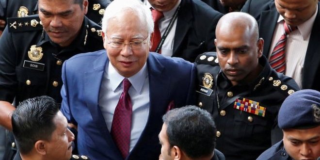 Eski Malezya Başbakanı'na kara para suçlaması