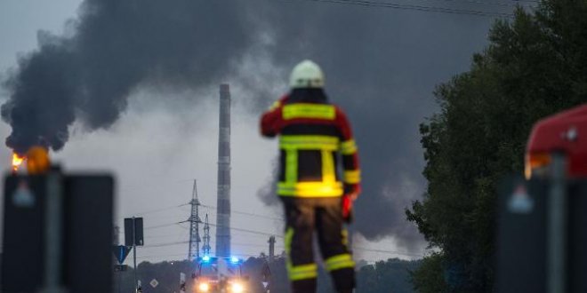 Almanya’da rafineri patladı