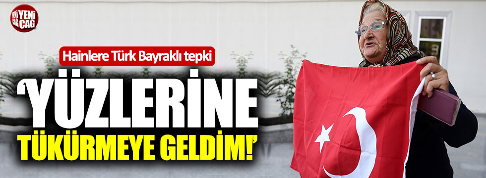 Yaşlı teyzeden hainlere Türk bayraklı tepki!