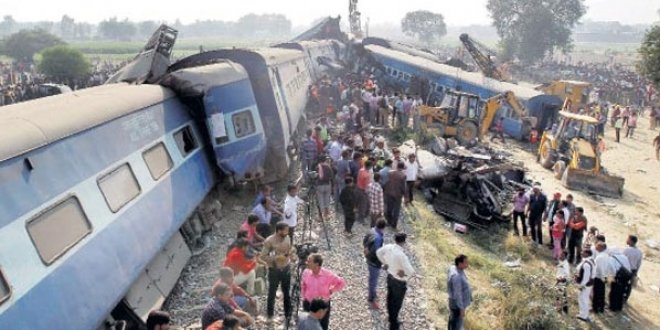 Hindistan’da tren kazası: 5 ölü