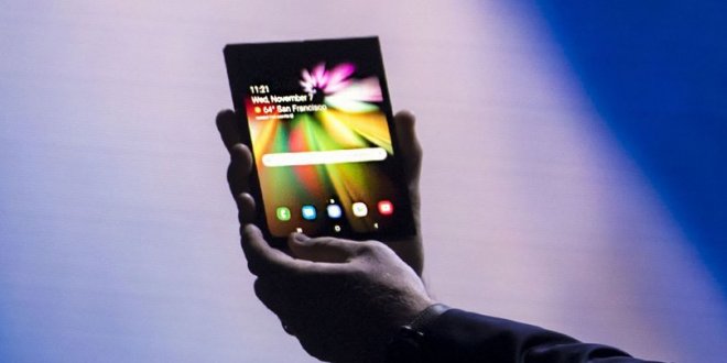 Samsung’un katlanan ekranlı akıllı telefonu ilk kez sahneye çıktı