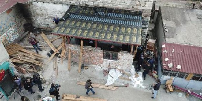 Drone'a yakalanan tarih talancılarının yaptıkları barakalar yıkılıyor