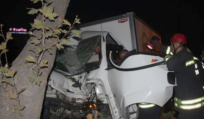 Konya'da feci kaza! Araç içinde sıkıştı