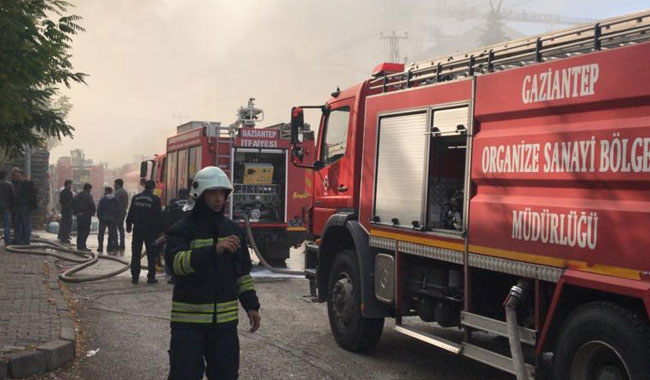Gaziantep'te çocuk bezi fabrikasında yangın çıktı!