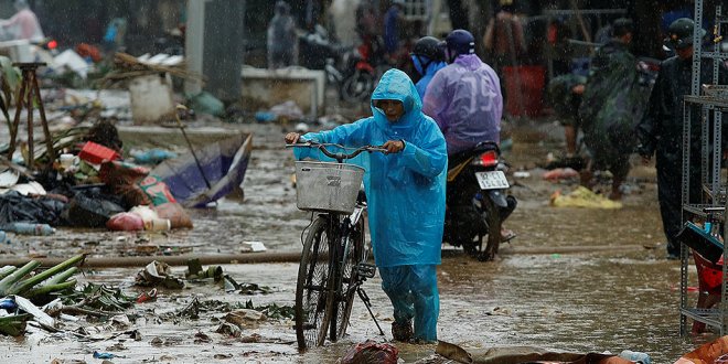 Vietnam’da tayfun 12 can aldı
