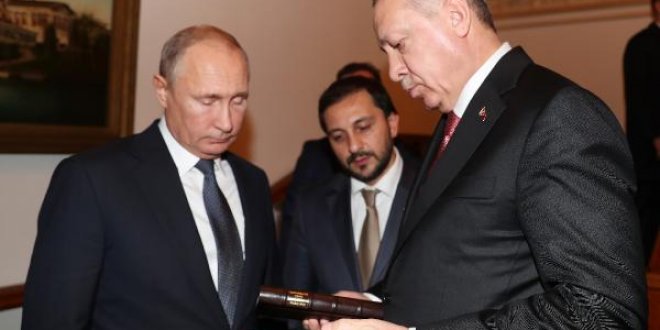 Cumhurbaşkanı Erdoğan Putin'e kitap hediye etti