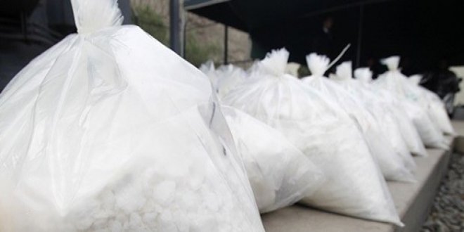 Pasifik'te bir teknede 6 tondan fazla kokain ele geçirildi