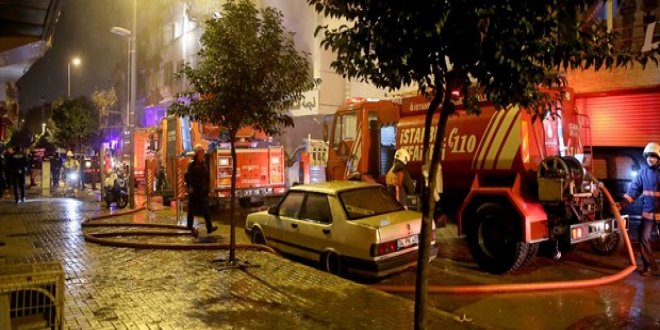 Zeytinburnu'nda çocuk giyim mağazasında yangın