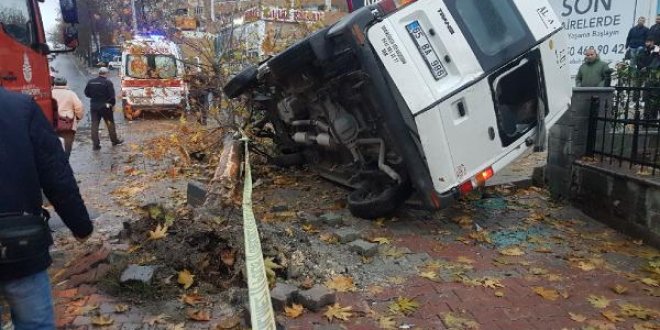 Servis aracı kaza yaptı:14 yaralı