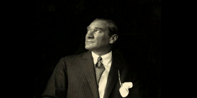 Canlı yayında Atatürk'e küfretti, gelen tepkiler üzerine özür diledi