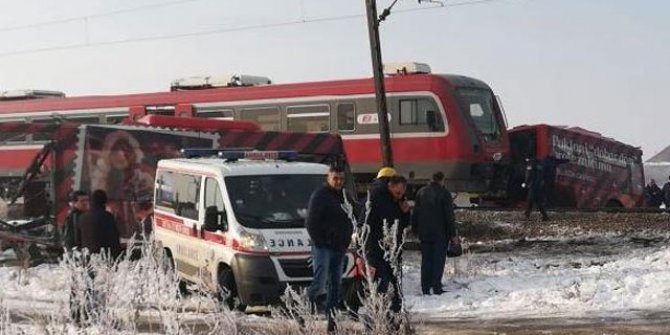 Yolcu treni okul servisine çarptı: 5 ölü, 30 yaralı