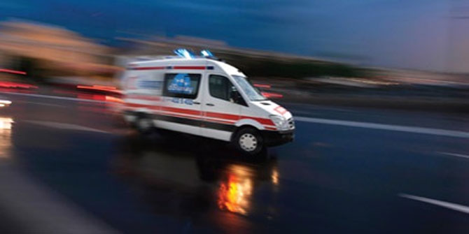 Kars'ta otomobil şarampole devrildi: 1 ölü, 4 yaralı