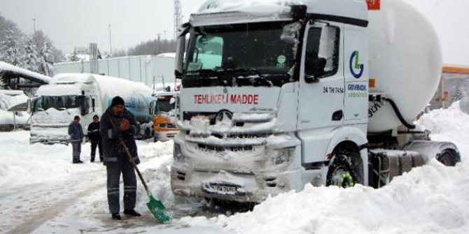 Bolu Dağı geçişi TIR ve kamyonlara kapatıldı