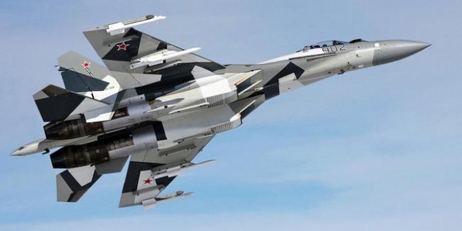 Rusya'da savaş uçakları çarpıştı