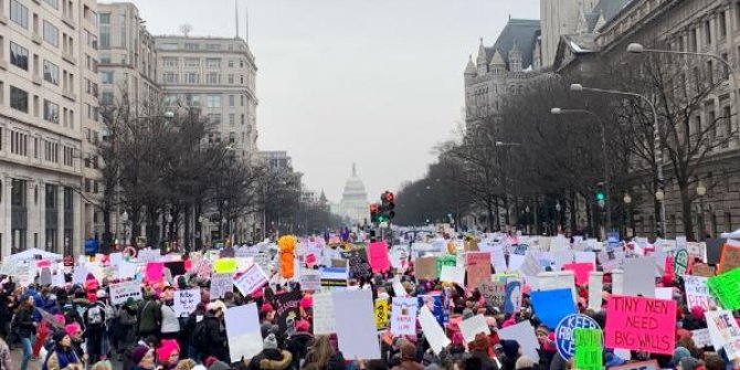 Binlerce kadın, Donald Trump’ı protesto etti