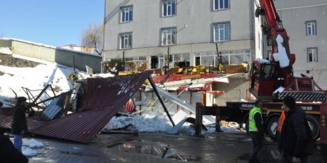 Kafenin teras çatısı çöktü: 1 ölü, 7 yaralı