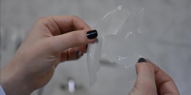 Üniversite öğrencileri 'yenilebilir' plastik üretti