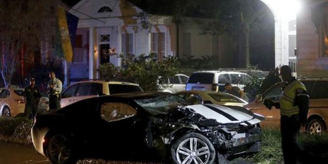 ABD'de araç kalabalığa daldı: 2 ölü, 8 yaralı