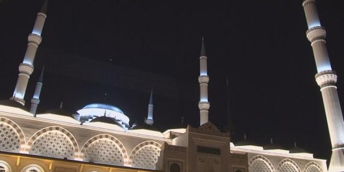 Çamlıca Camii'nde ilk ezan okundu