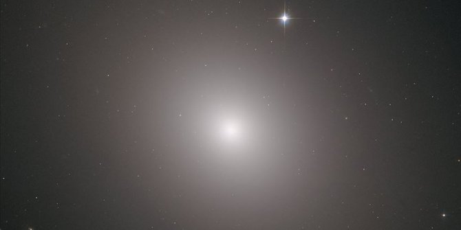 Hubble Teleskobu 'Messier 49 Galaksisi'ni fotoğrafladı
