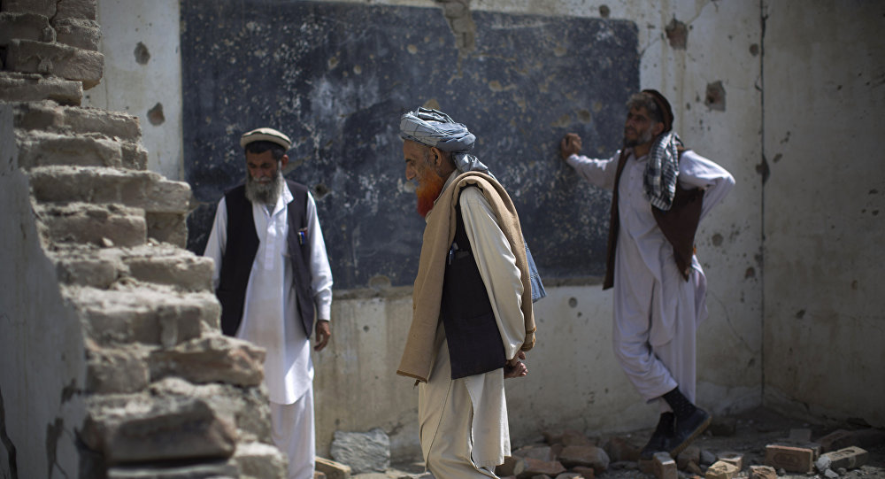 Afganistan'da okula roket mermisi isabet etti