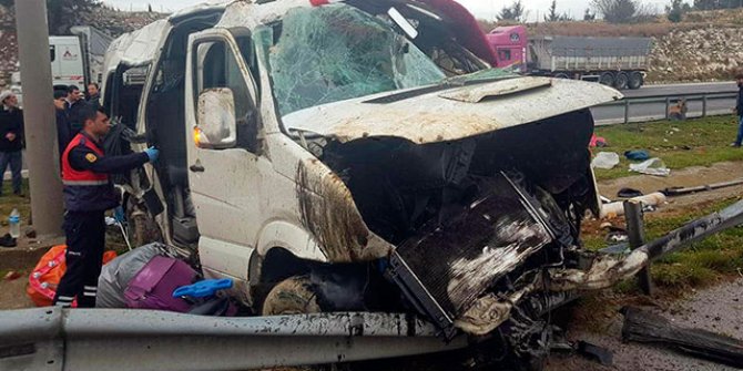 Mersin'de tarım işçilerini taşıyan minibüs takla attı: 1 ölü, 11 yaralı