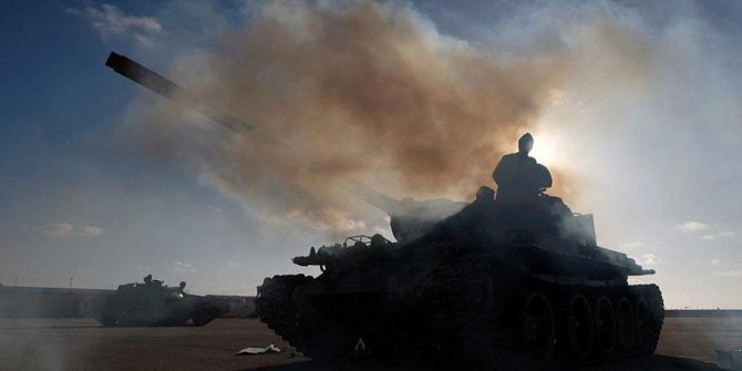 Libya'da savaş uçağı düştü