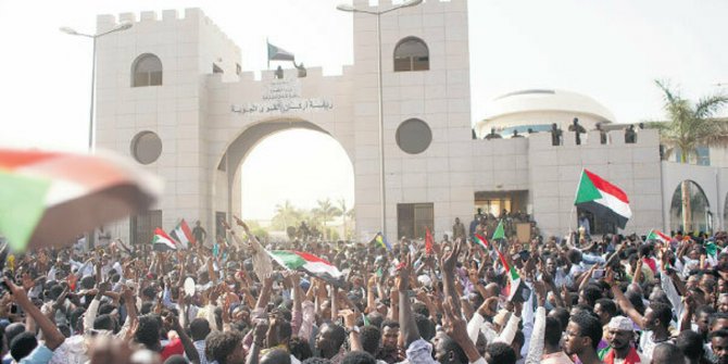 Sudan'da muhalefetten 'gösterilere devam' kararı