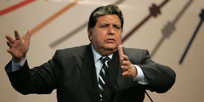 Peru'nun eski Devlet Başkanı kendini vurdu