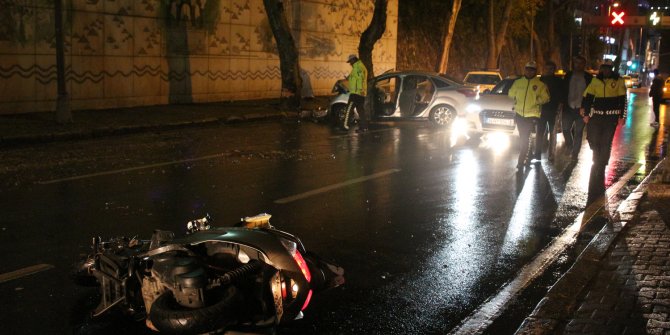 Beşiktaş'ta otomobil ve motosiklet çarpıştı