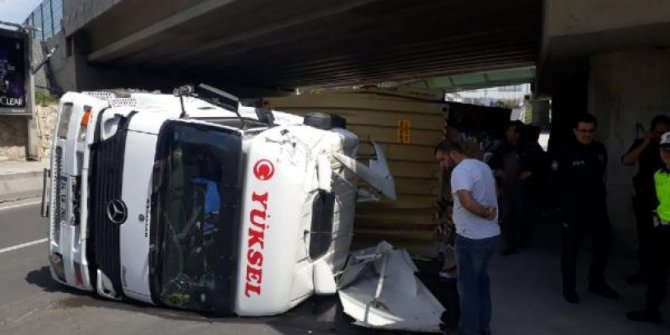 İstanbul'da feci kaza: Trafik kilit!