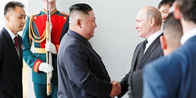 Putin, Kuzey Kore lideri ile bir araya geldi