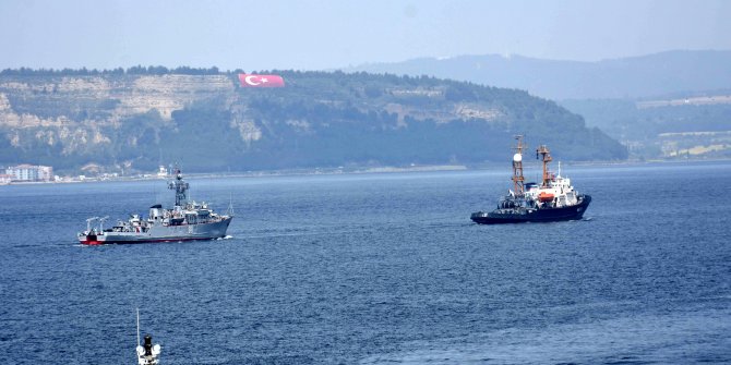 Rus mayın gemisi Çanakkale'den geçemedi!