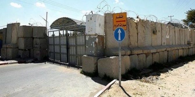 İsrail Gazze'deki iki sınır kapısını kapattı