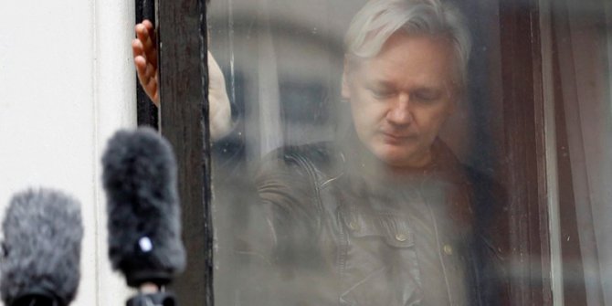 Wikileaks kurucusu için tutuklama talebi