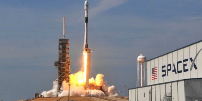 Elon Musk 60 internet uydusunu uzaya gönderdi!