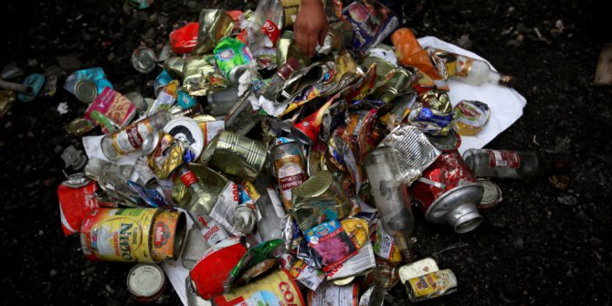 Everest Dağı'ndan 11 ton çöp toplandı
