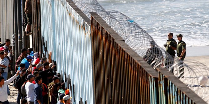 Meksika'da göçmen konvoyuna engelleme