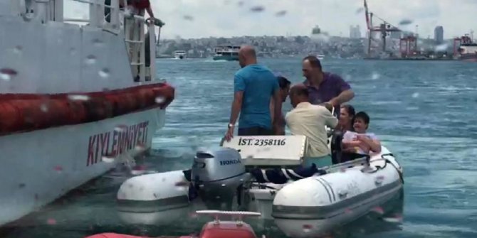 Kadıköy'de tekne devrildi