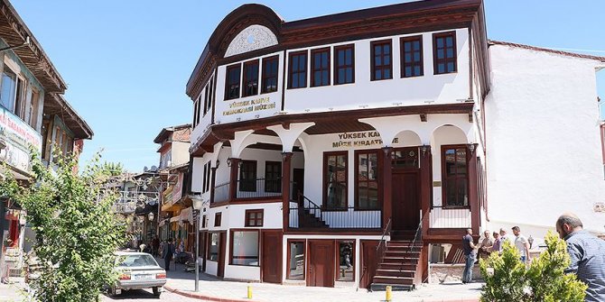 Asırlık kahvehane 'Demokrasi Müzesi'ne çevrildi