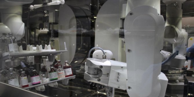 Robot eczacı, ilaç israfını önlüyor